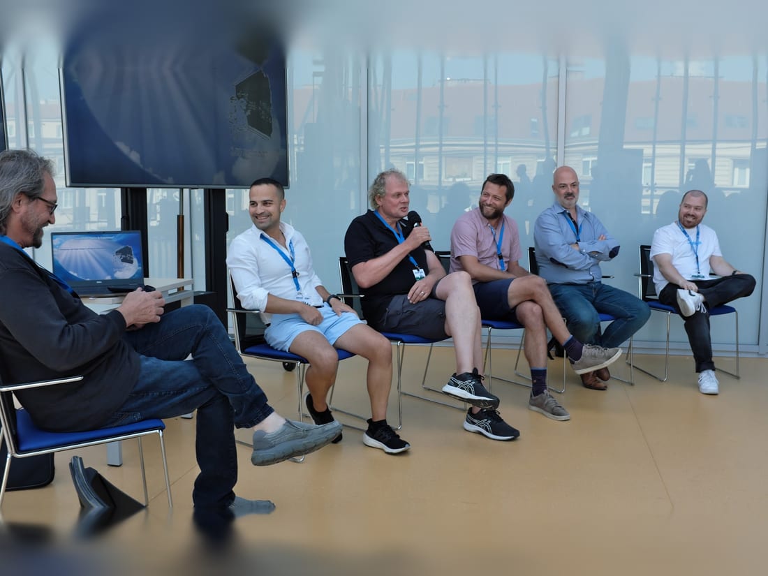Gareth Walkom في جلسة حوارية مع Albert Skip Rizzo و Stephane Bouchard في ICDVRAT 2024